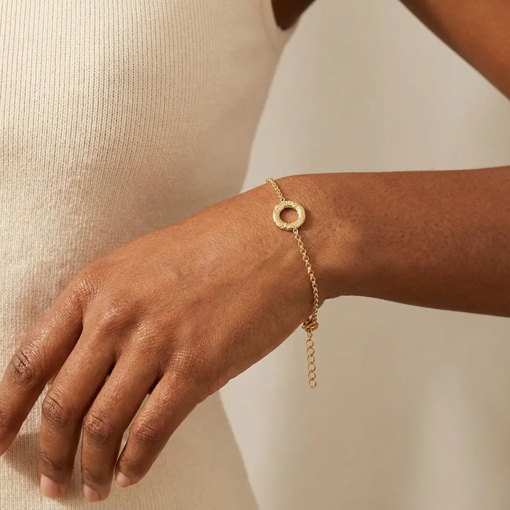 luna_bracelet_gold_model_3